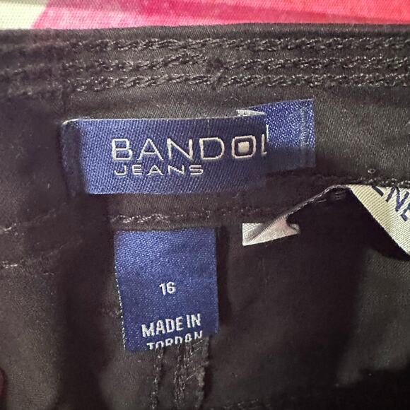 Bandolino Women's Size 16 Denim Capris Selene Black Stretch Zip Button NWT - Picture 3 of 7